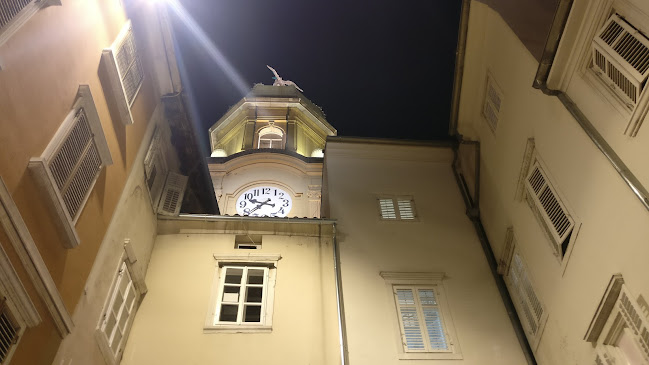 Gradski sat u Rijeci noću