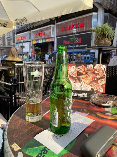 Stol na terasi Caffe Bara Karolina